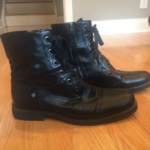 Mens guess black leather boots.Excellent condition