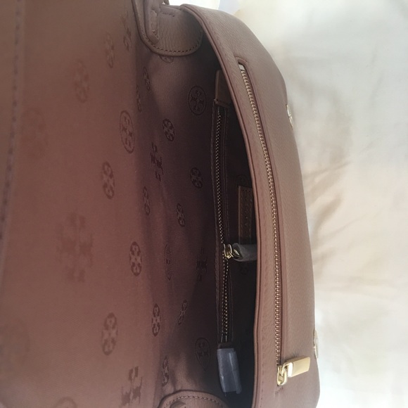 Tory Burch Landon Logo Clutch - Picture 3 of 3