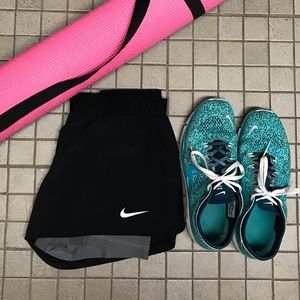 Nike Flex 2-in-1 Shorts size M