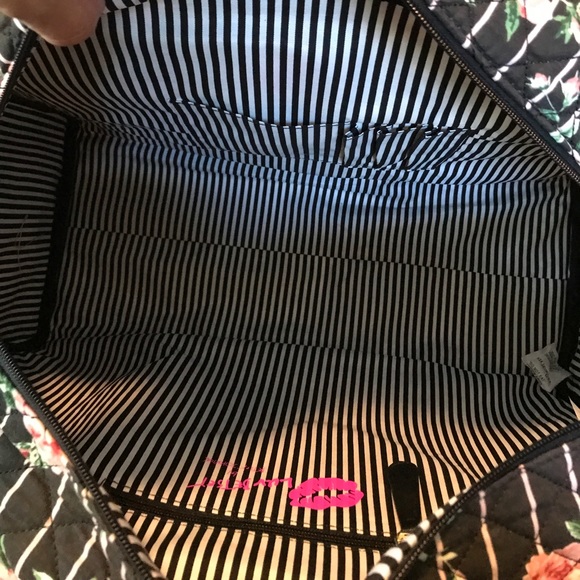 Betsey Johnson Floral Weekender w Flower Charm - Picture 8 of 8