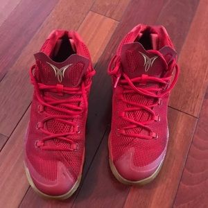 Men’s Size 11 Sneaker