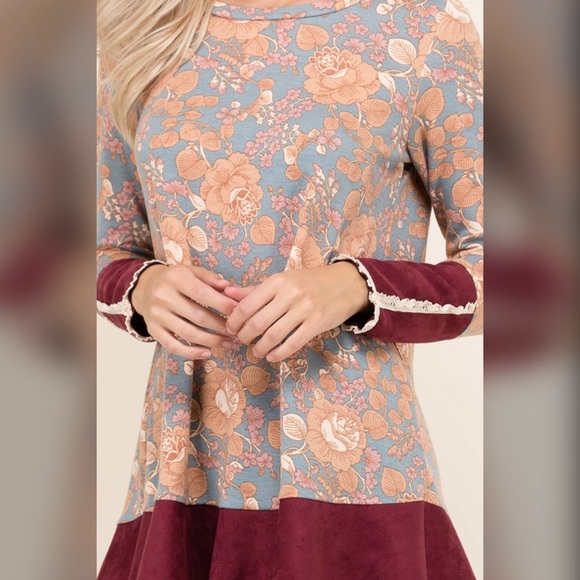 LAST 2! ❤️Stunning Velvet Trim Floral Print Tunic - Picture 5 of 5