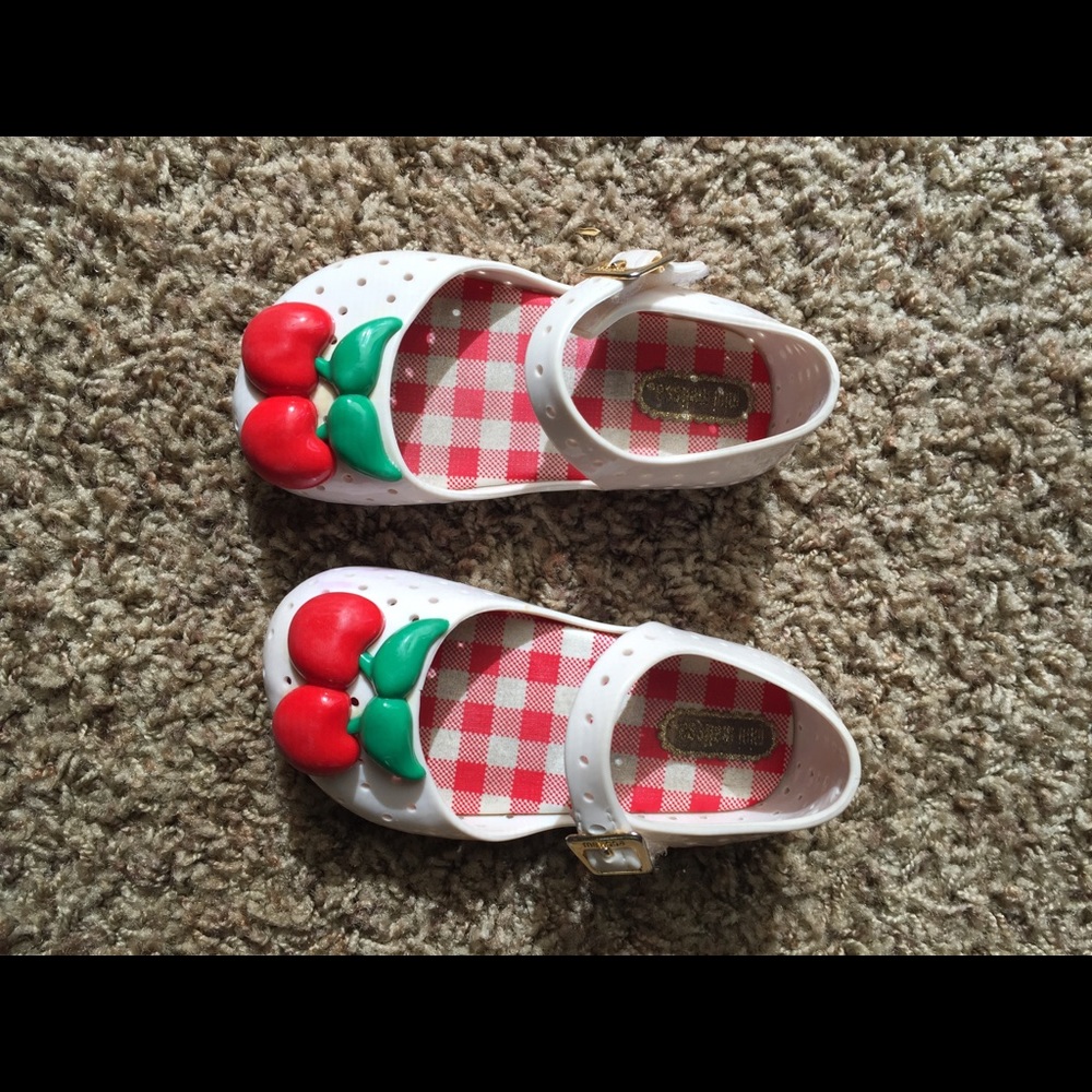 Mini 🍒 Cherry Melissa size 7 great condition