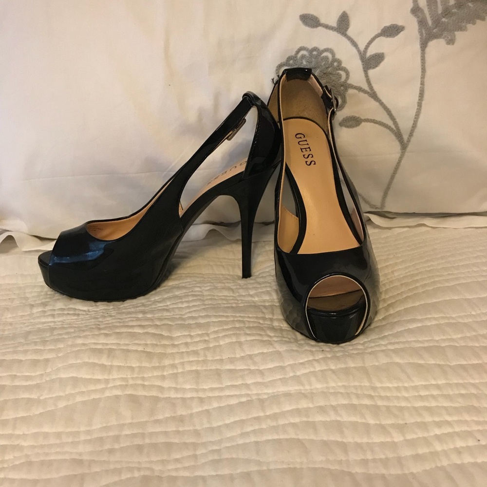 Guess black patent leather platform pumps.