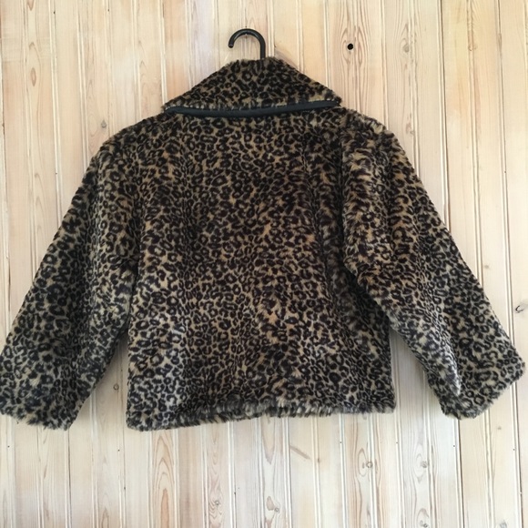 Faux Leopard Print Shrug Jacket - Picture 2 of 3
