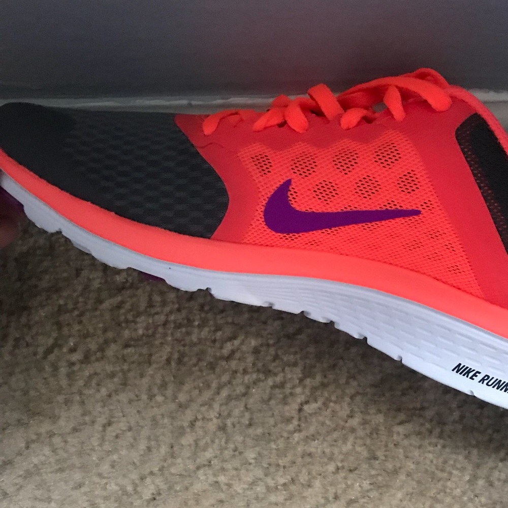 Nike Running Sneaker - brand new