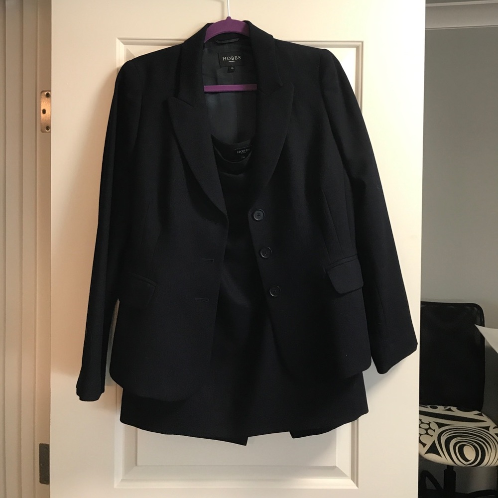 Dark navy 100% wool suite, Hobbs (UK) in size 10US