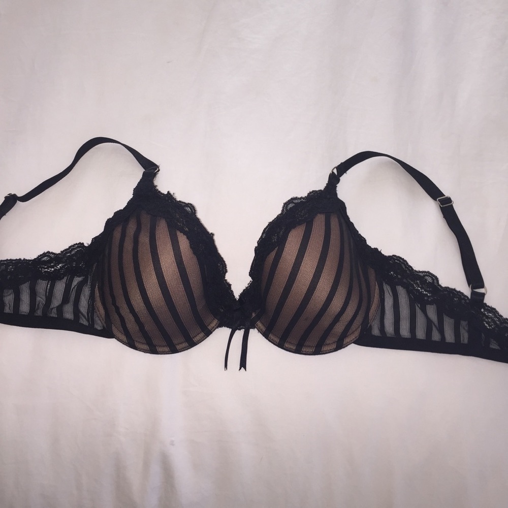 Elle Macpherson 32D bra