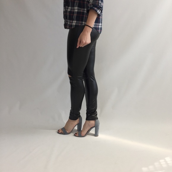 Vegan Leather Cutout Leggings - Picture 3 of 4