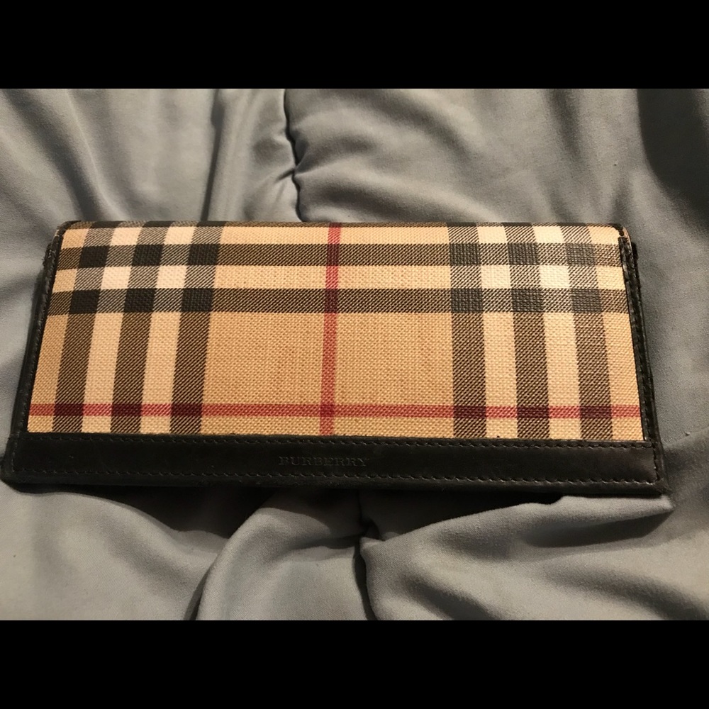 Authentic Burberry wallet nwot
