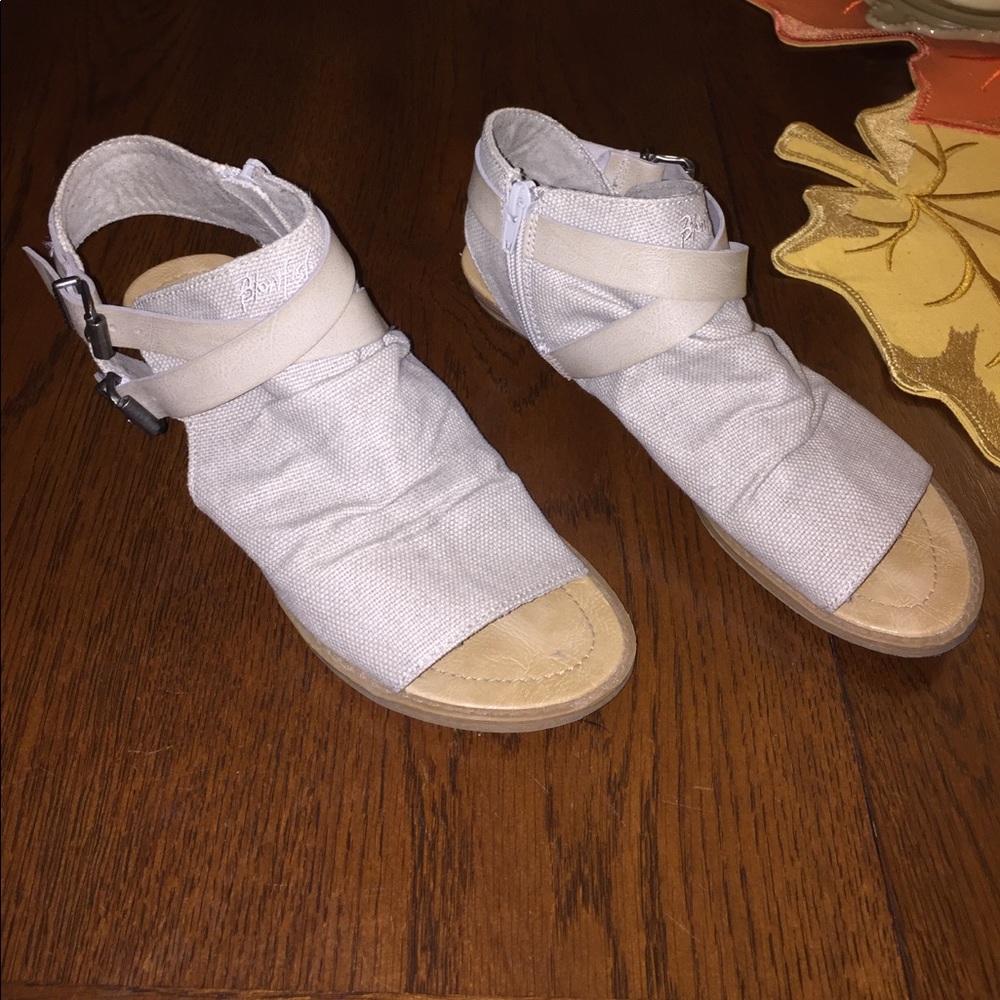 Tan Blowfish Budha Sandals