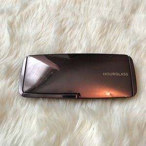 Hourglass ambient lighting pallet