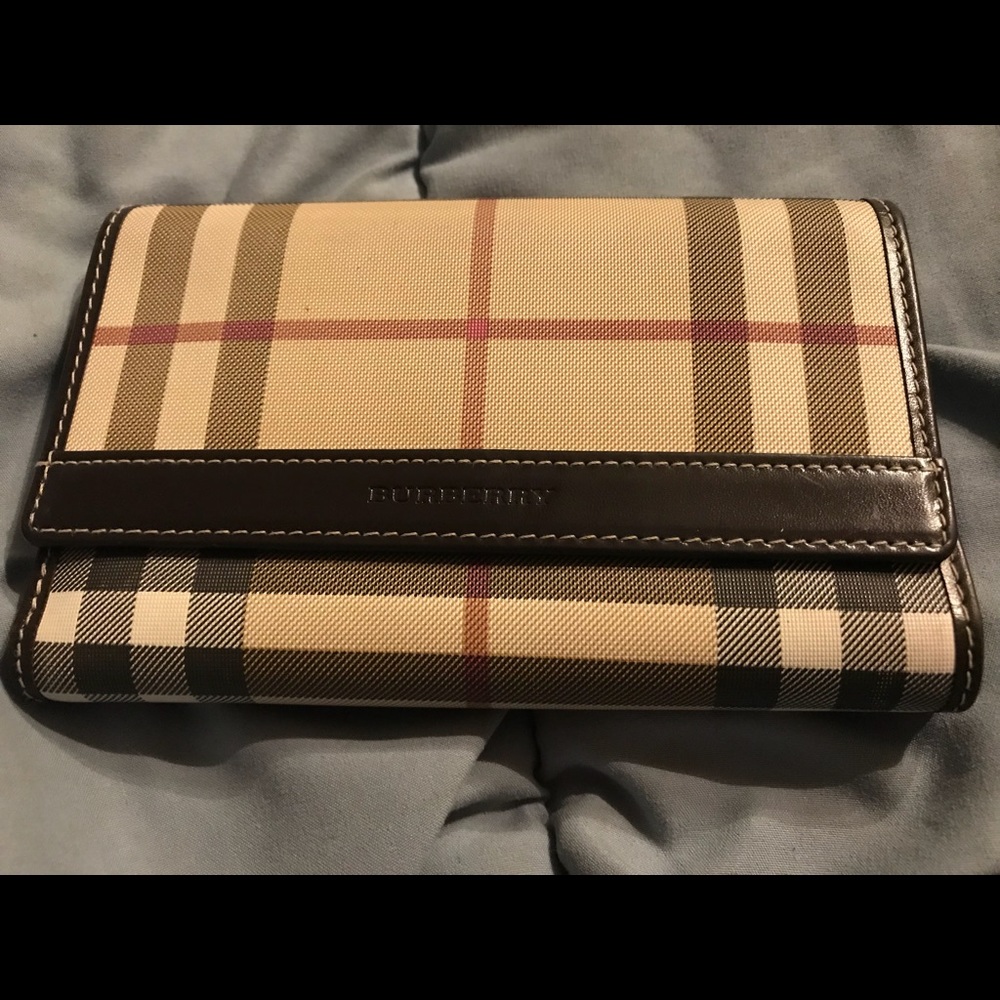 NWOT Authentic Burberry wallet