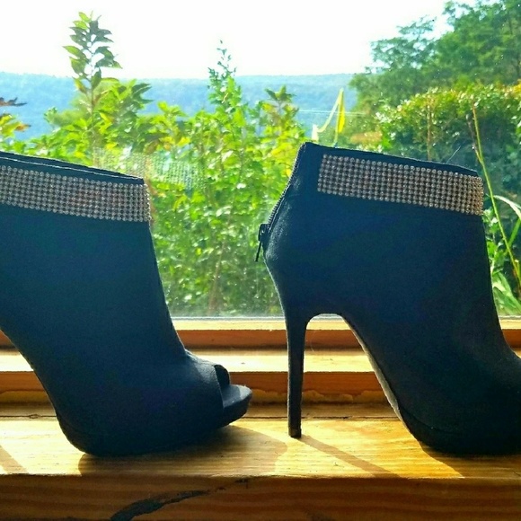 Peep toe booties - Picture 3 of 5