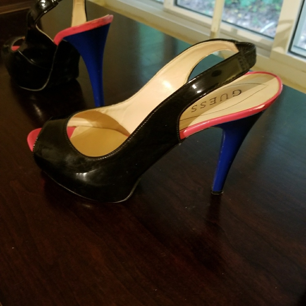 Guess patent peep toe slingbacks