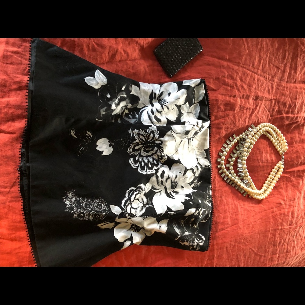 White House black market bustier