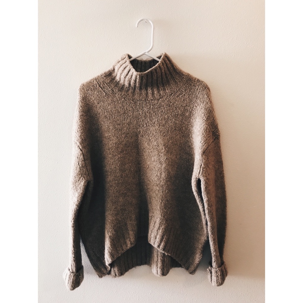 CAMEL H&M TURTLENECK SWEATER