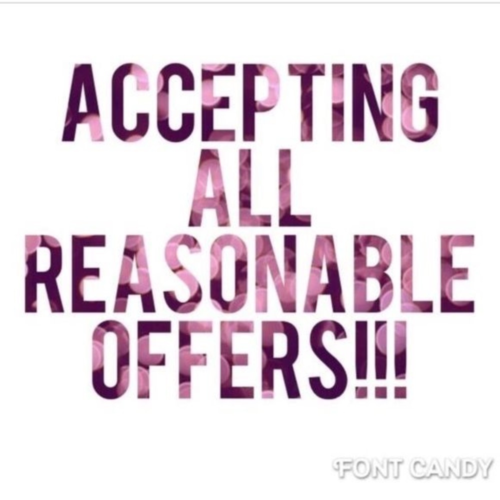 Accepting reasonable offers today! 🌸🌸🌸