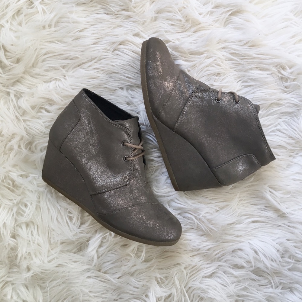 🌲TOMS Metallic Gunmetal Sneaker Booties🌲
