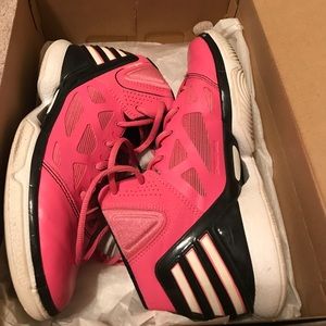 Derrick rose breast cancer basketball shoes