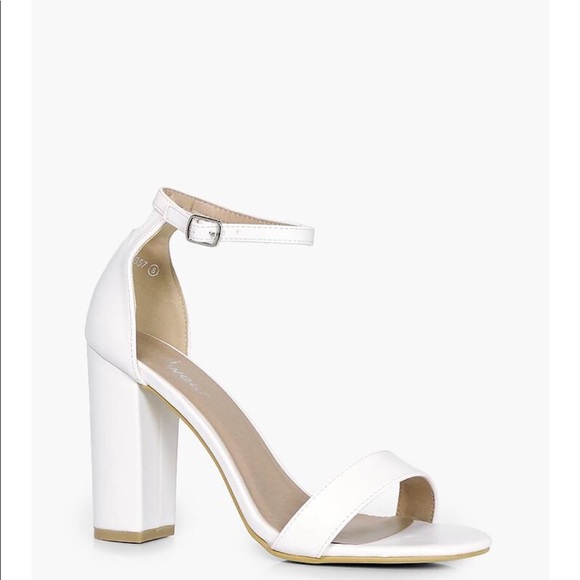 Boohoo Shoes - NWT white block heels