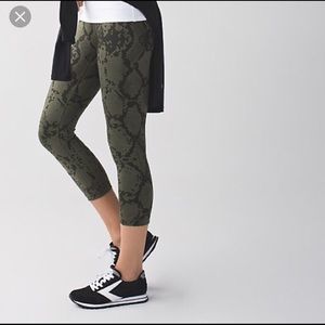Green Lululemon running tights!!
