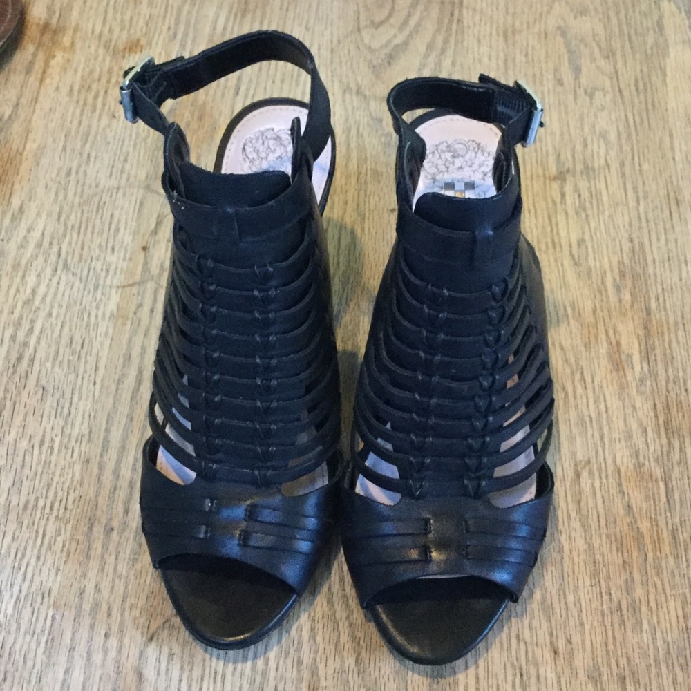 EUC Vince Camuto Cage Sandals