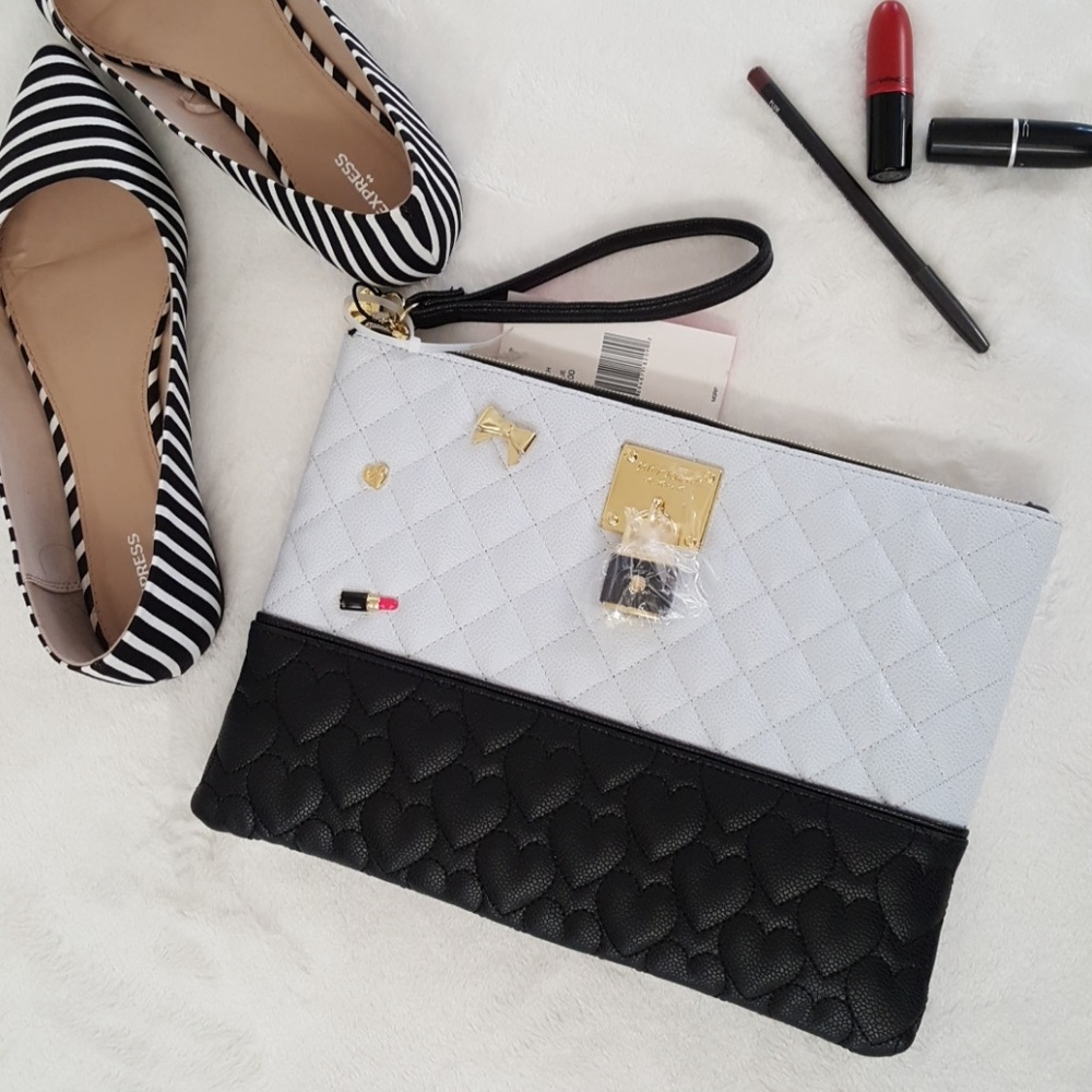 🌟HP🌟💞 Cute! Betsey Johnson Pouch 💝