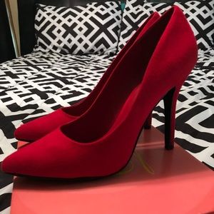Red pumps
