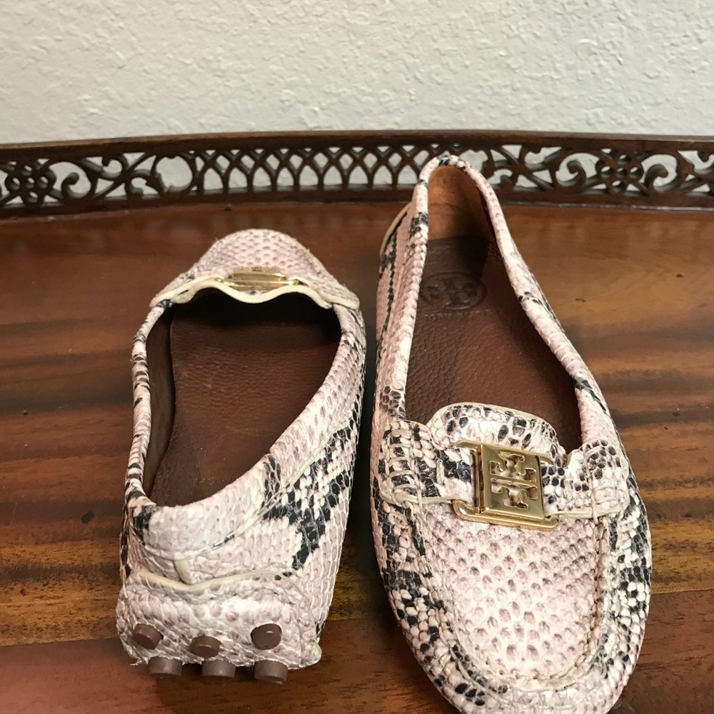 Tory Burch Python moccasin Kendrick Driver - Picture 4 of 5