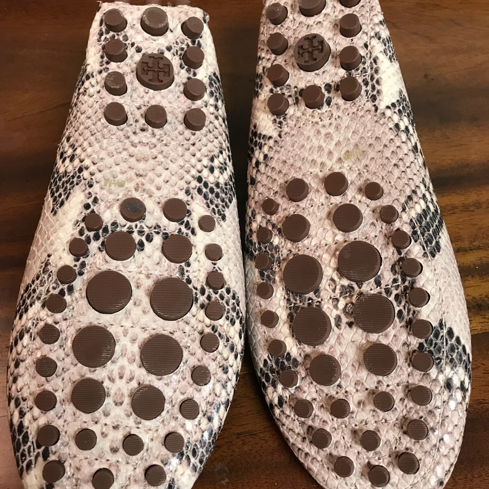 Tory Burch Python moccasin Kendrick Driver - Picture 5 of 5