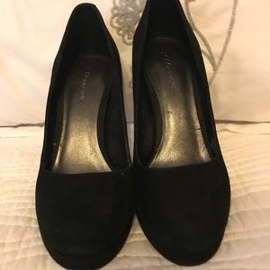 BCBG platform pumps NWOT