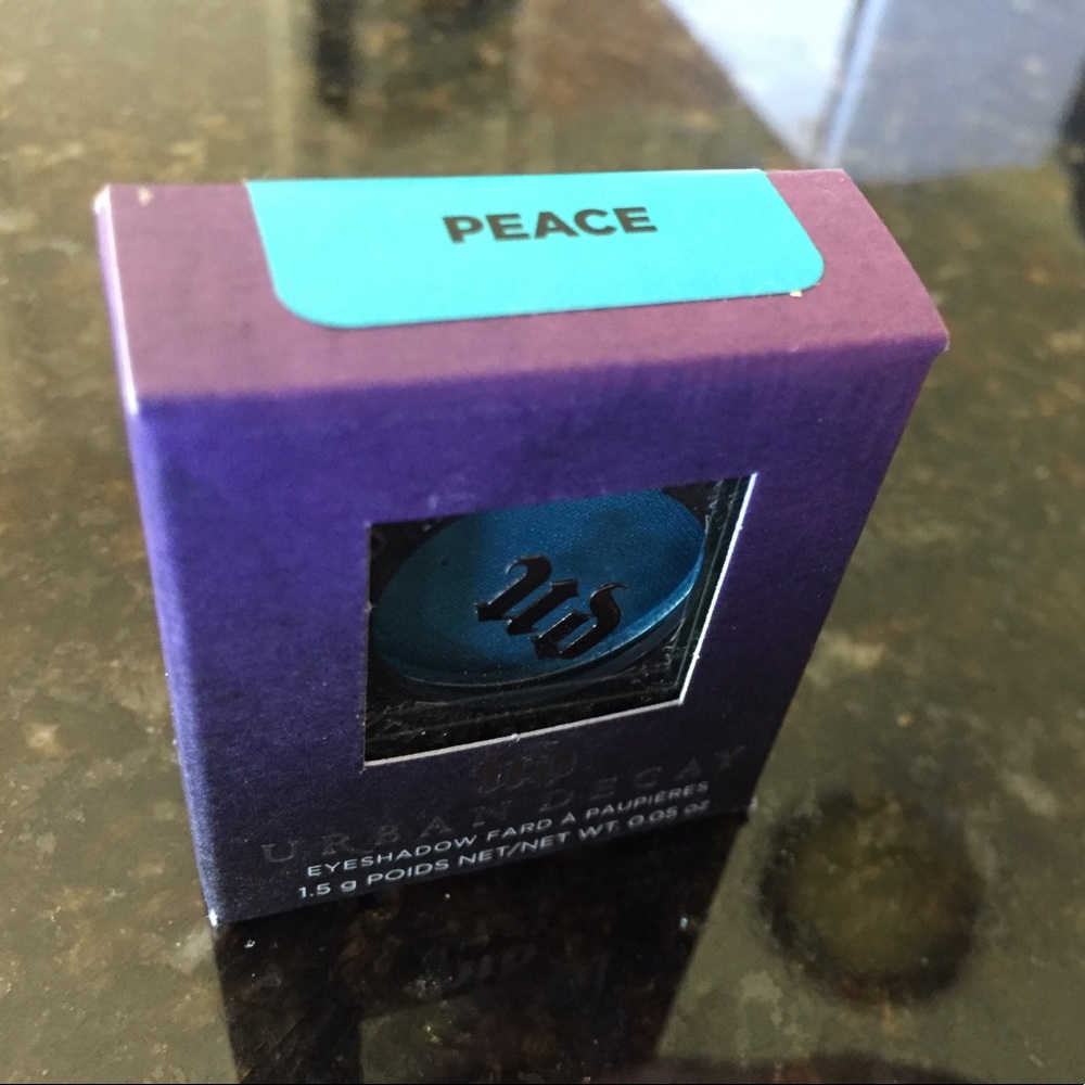 Urban Decay Full Size Eyeshadow in Peace