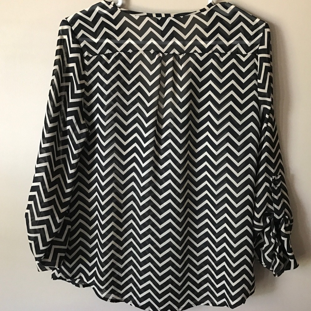 Chevron Print Top - Picture 2 of 4