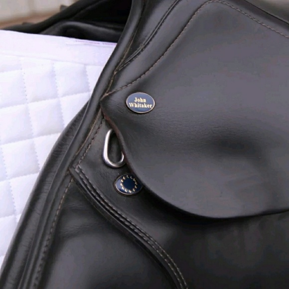 John Whitaker Saddle with straps and Homer stirrup - Picture 3 of 4