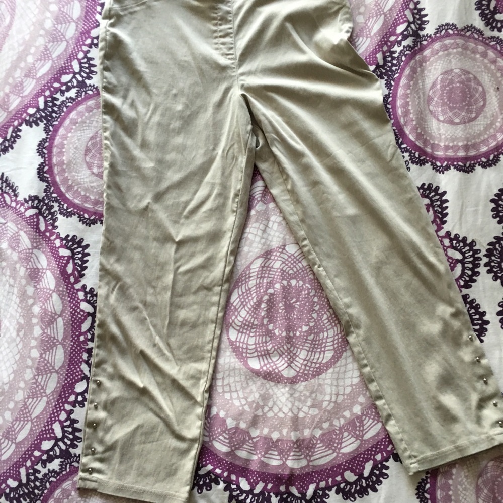 Cute Crop Slacks with Gold Button Detail