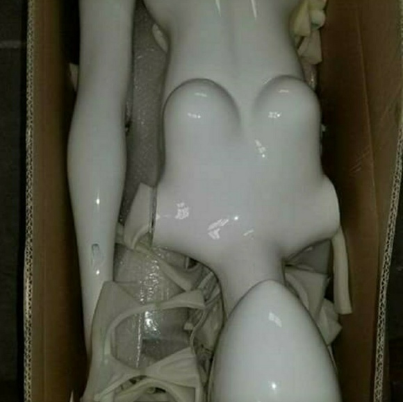 Beautiful Glossy mannequins - Picture 6 of 6