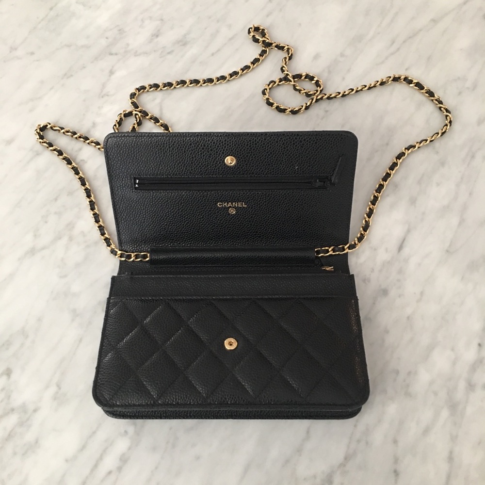 CHANEL chain strap crossbody wallet bag - Picture 2 of 5