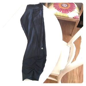 Lululemon cropped leggings Navy size 6