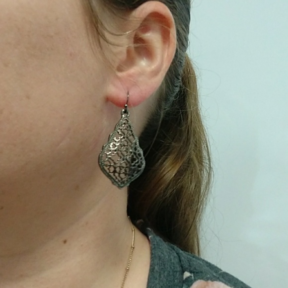 NEW * Filigree Pear Pink Statement  Earrings - Picture 3 of 3