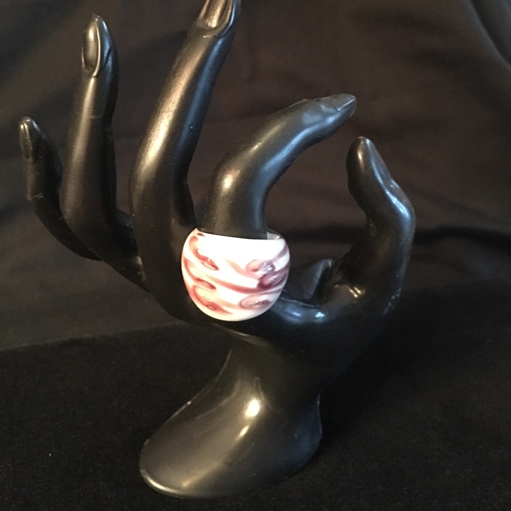 New Glass Ring in Cute Boxed Present Size 7.5