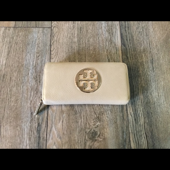 Tory Burch Handbags - Tory Burch Wallet