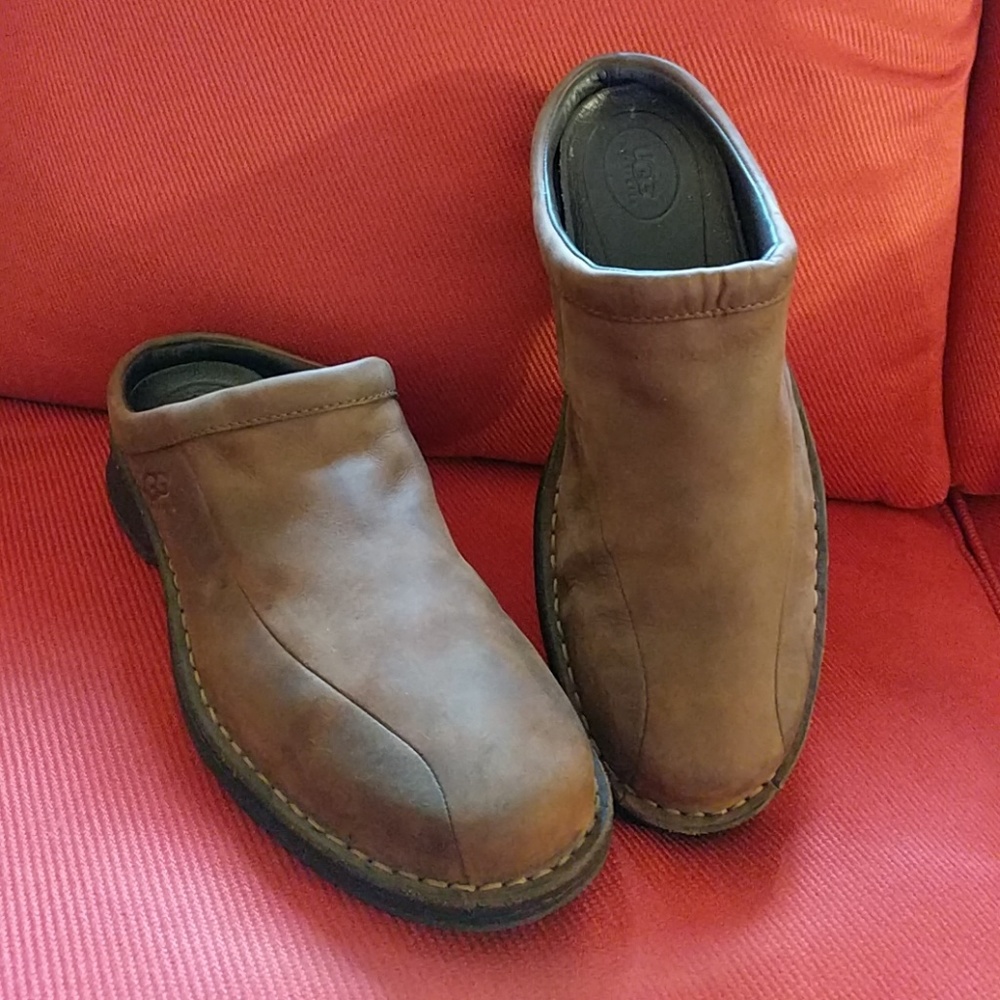Men's Ugg brown leather slip-ons