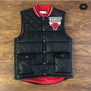 Mitchell & Ness Bulls.