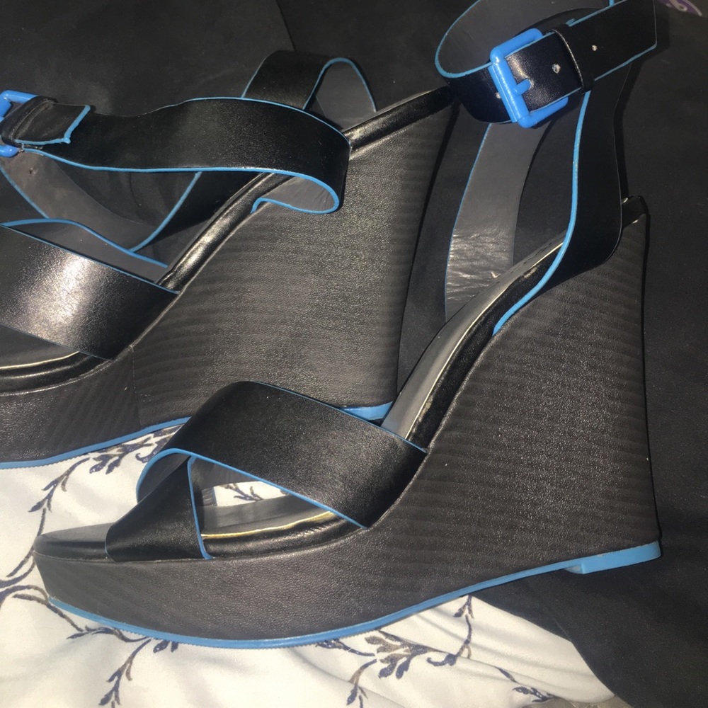 Black and blue wedges 💎