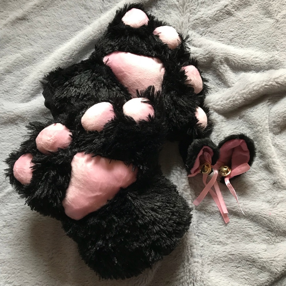 🐈 Fuzzy cat paws and cat ear clips