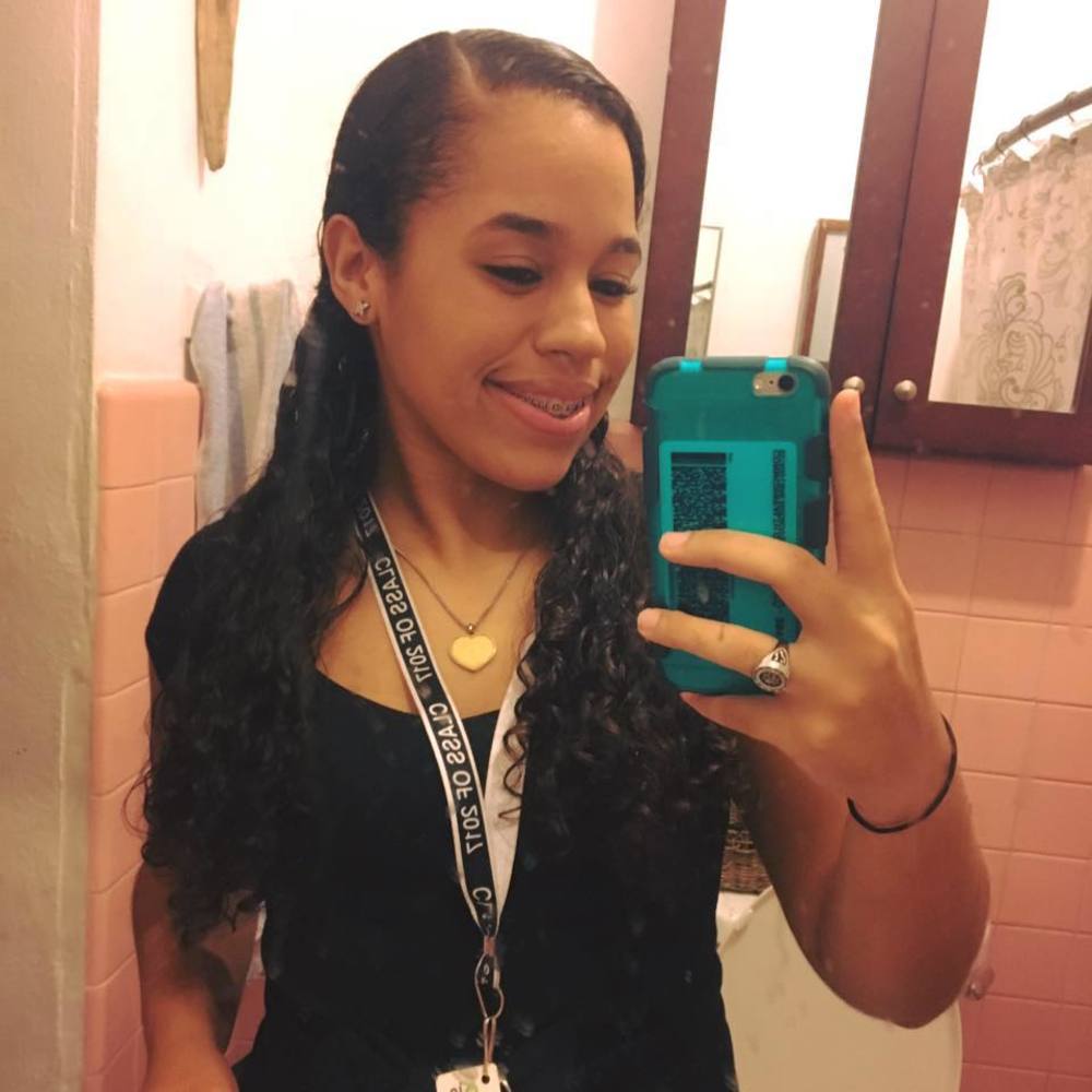 Meet your Posher, Gabriela