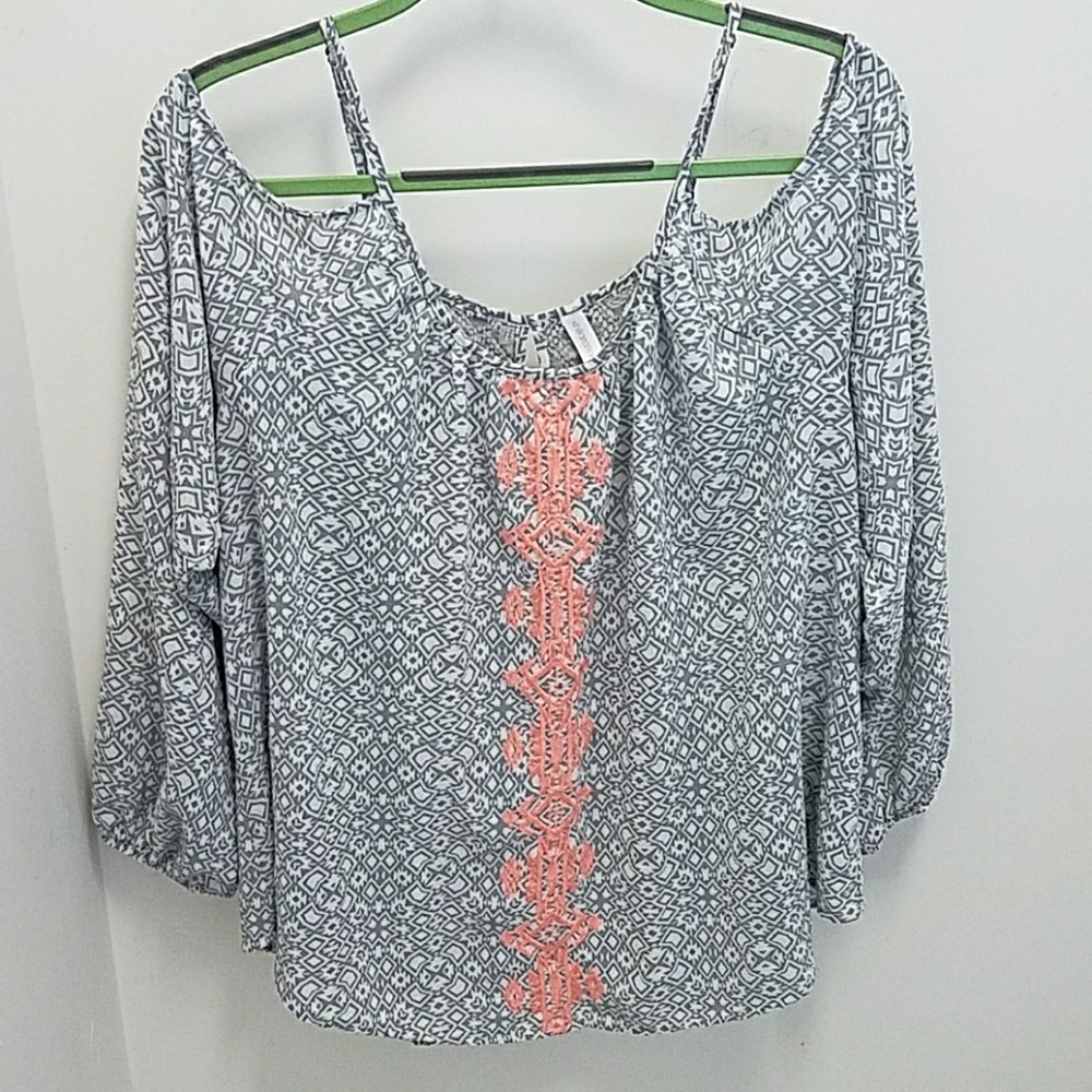 Peekaboo Shoulder Blouse