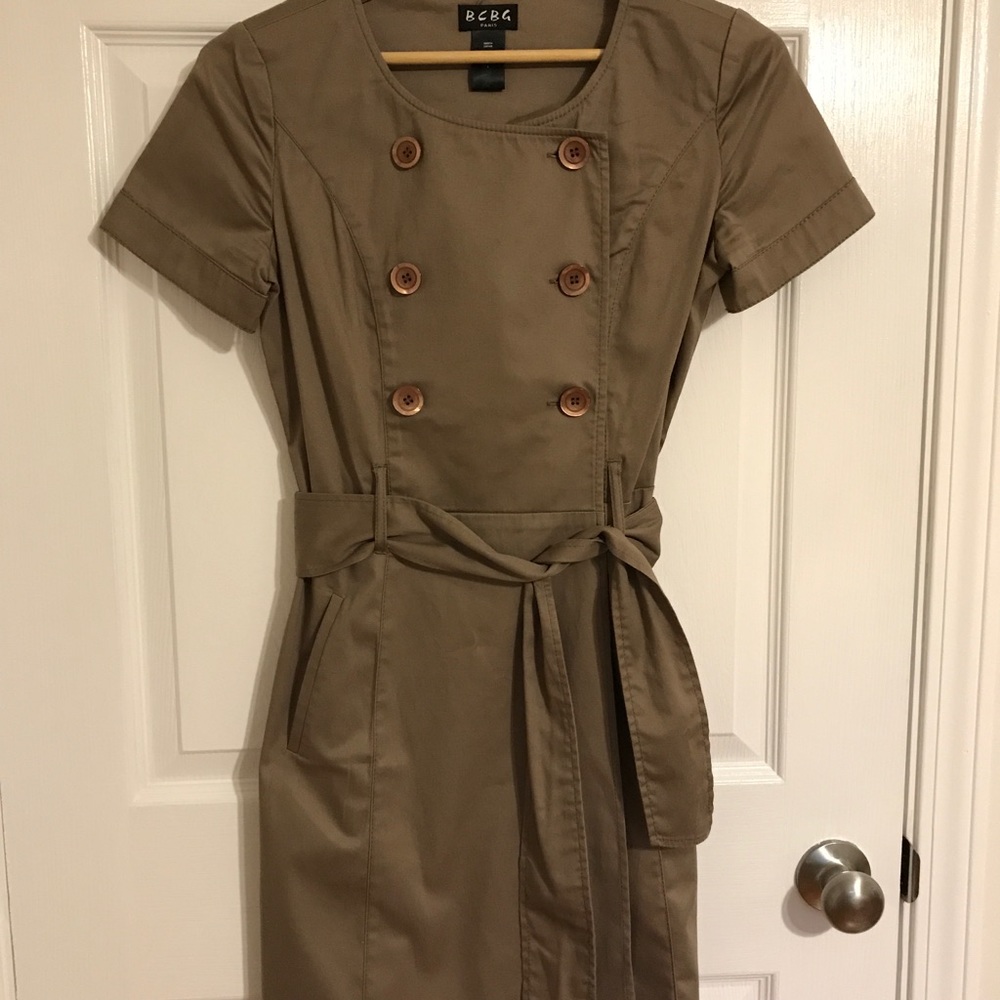 BCBG Paris Buttoned Short Sleeve Dress