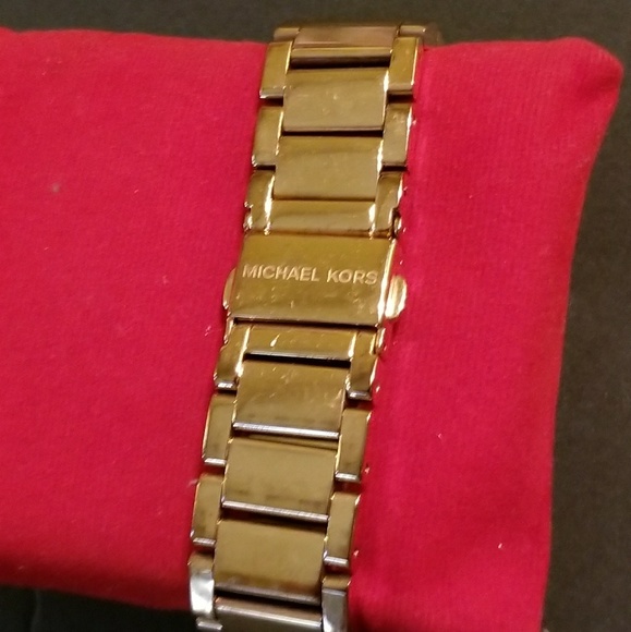 Michael Kors Rosegold diamond studded watch main image 4